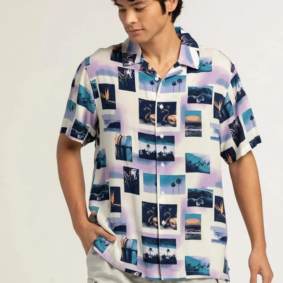 RSQ Mens Photo Reel Button Up Casual Short Sleeve Shirt Size Medium - Picture 1 of 8